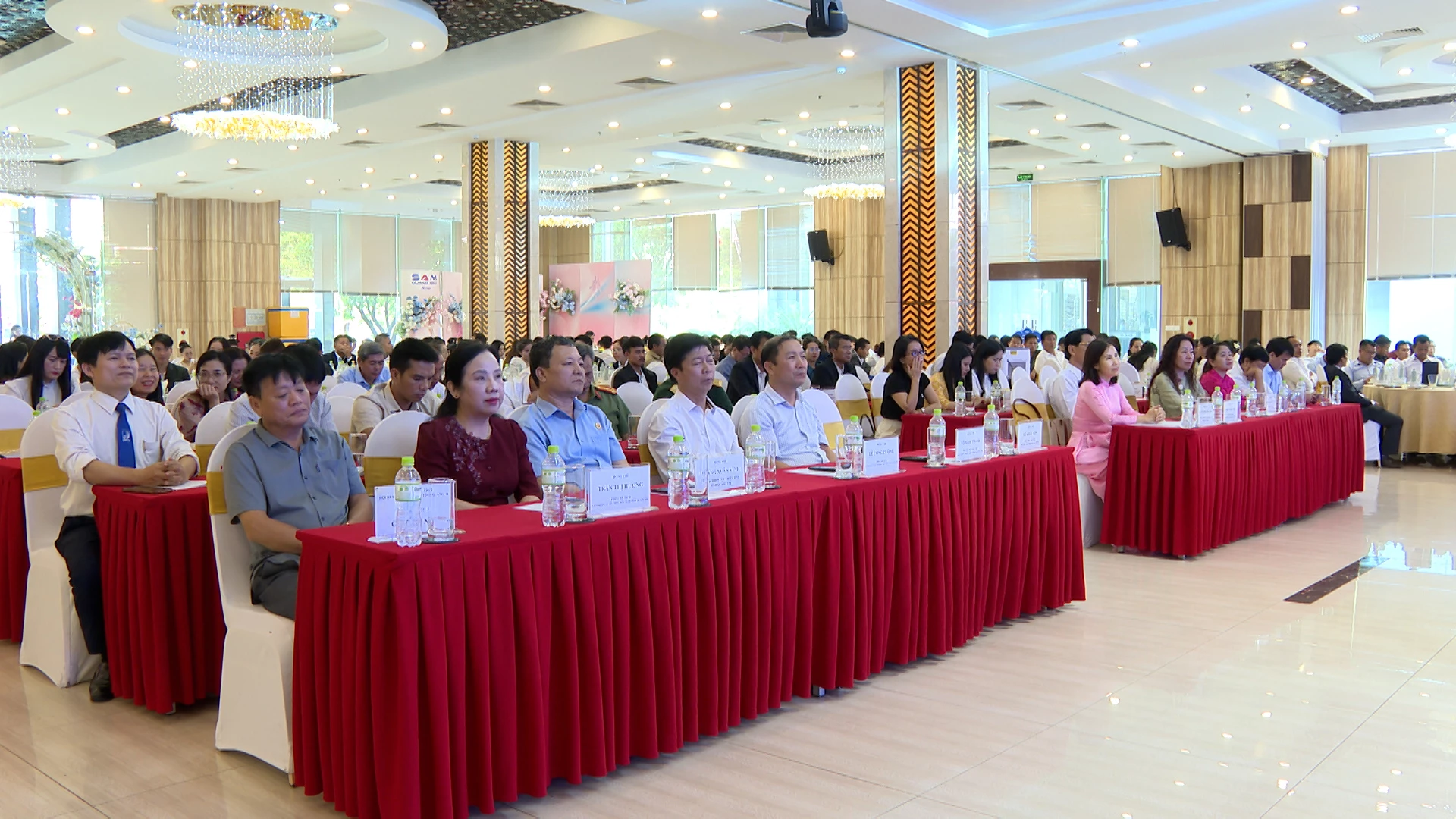 Các đại biểu tại buổi gặp mặt - Ảnh: BC