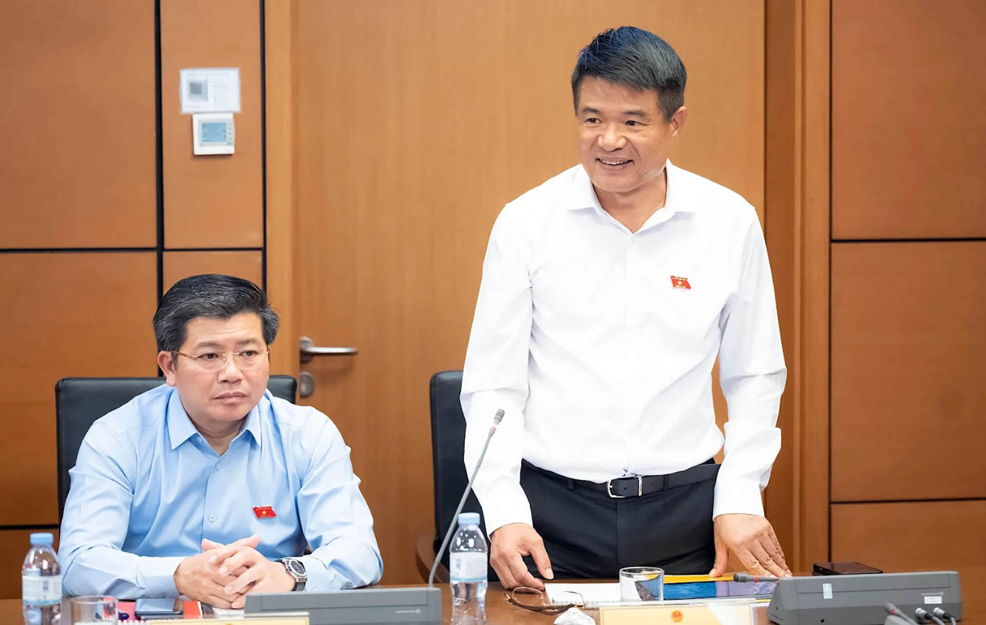 Đồng chí Nguyễn Huy Tiến, Ủy viên Trung ương Đảng, Viện trưởng Viện kiểm sát nhân dân tối cao thảo luận tại tổ - Ảnh: CTV