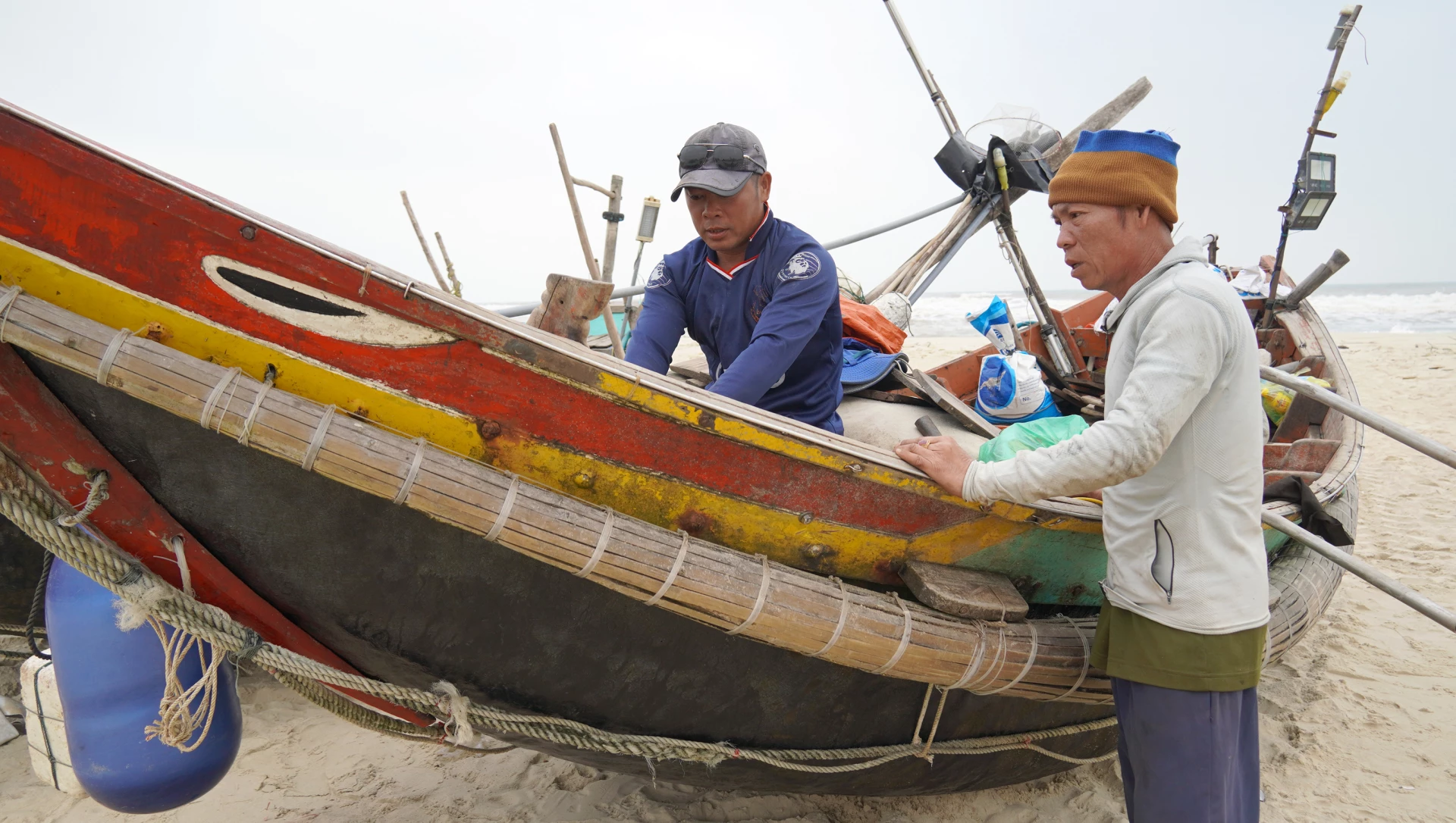 A3: Ngư dân trông đợi chính sách hỗ trợ chuyển đổi nghề phù hợp - Ảnh: C.H