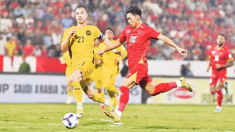 Đội tuyển Việt Nam (áo đỏ) giành chiến thắng trước đội tuyển Malaysia với tỷ số 3-1. (Ảnh: TRẦN HẢI)