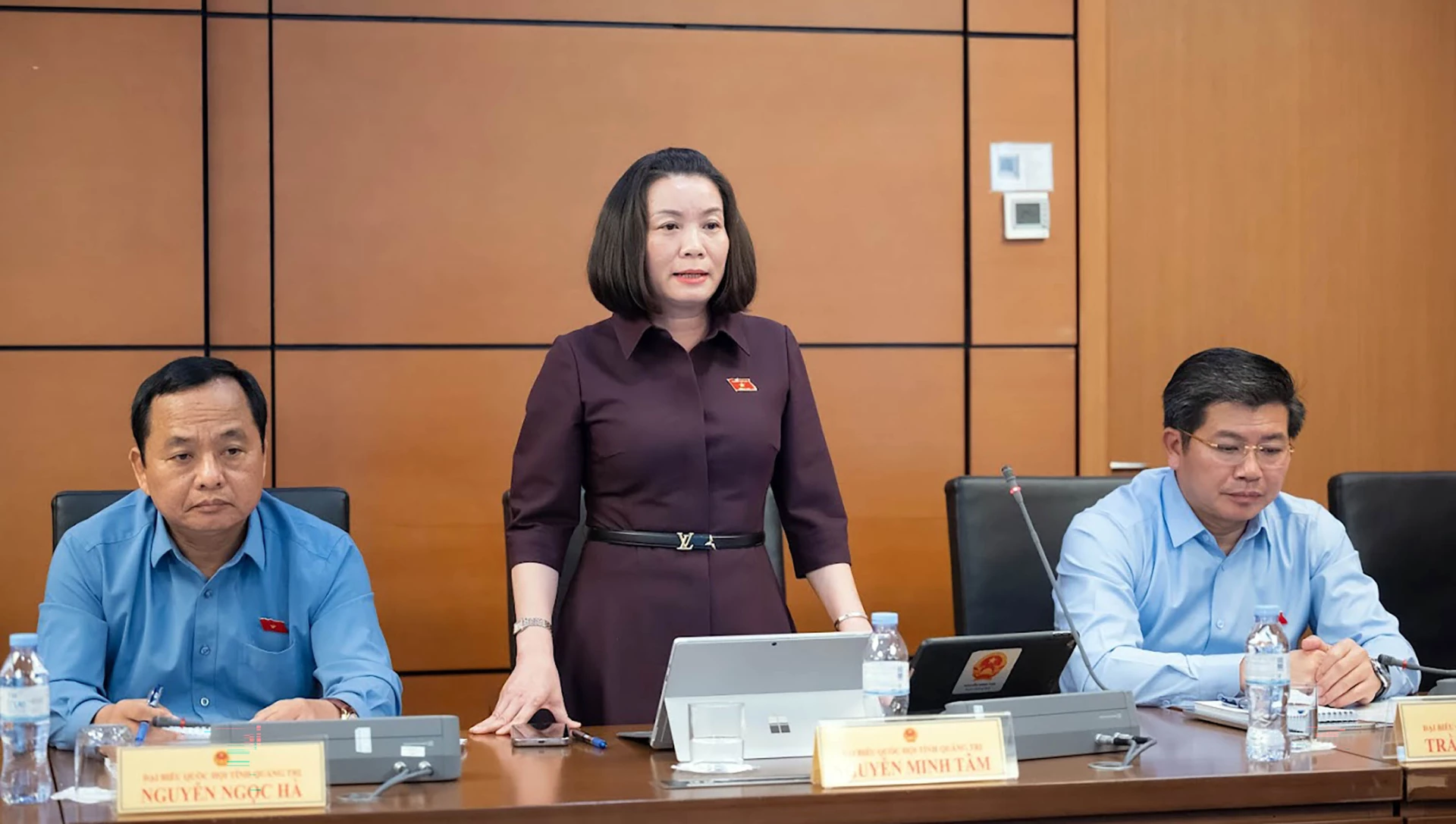 Đồng chí Nguyễn Minh Tâm, Tỉnh ủy viên, Phó Trưởng đoàn ĐBQH chuyên trách thảo luận về các dự án luật - Ảnh: CTV