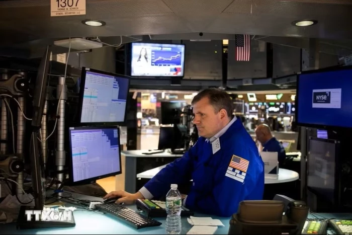 Thị trường chứng khoán Phố Wall bùng nổ kỷ lục khi eo biển Hormuz mở lại