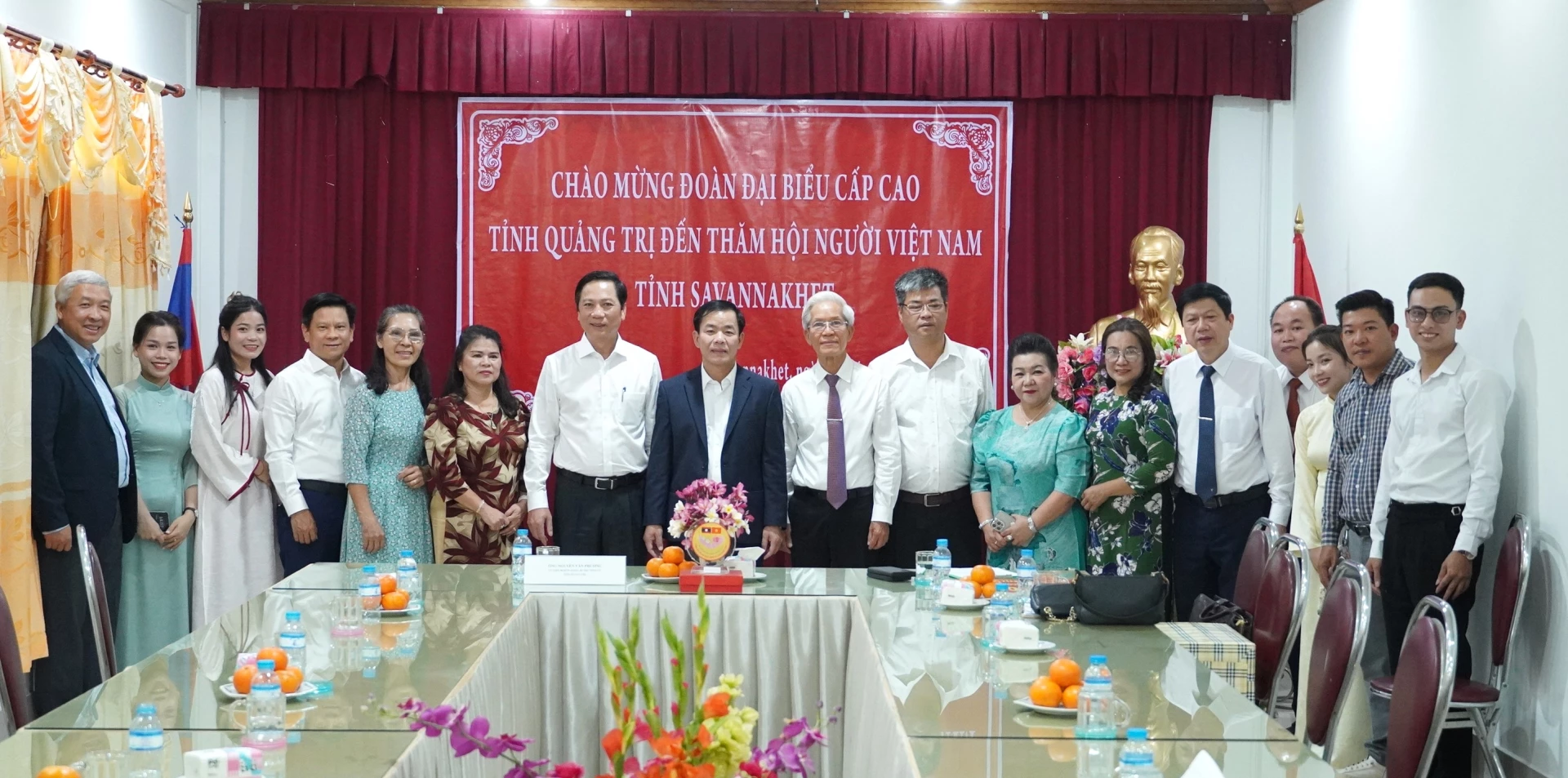 Đại biểu chụp ảnh lưu niệm - Ảnh: Q.V