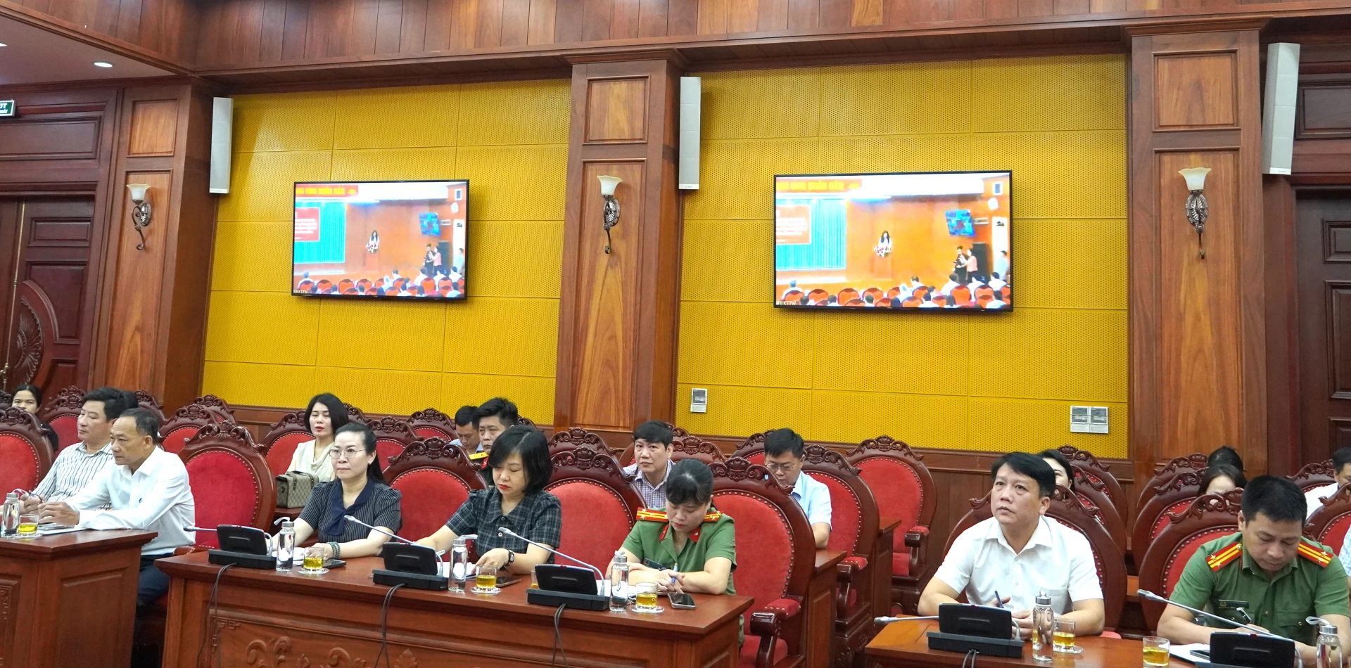 Các đại biểu tham dự hội nghị tại điểm cầu tỉnh Quảng Trị - Ảnh: H.Tr.