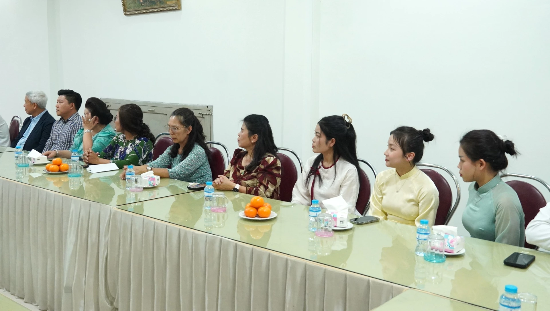 Đại biểu tham dự buổi làm việc - Ảnh: Q.V