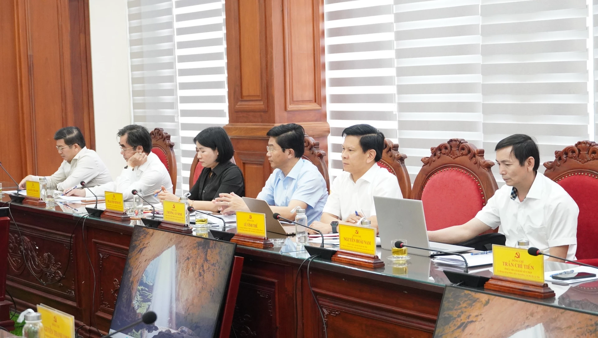 Đại biểu tham dự phiên họp - Ảnh: Q.V