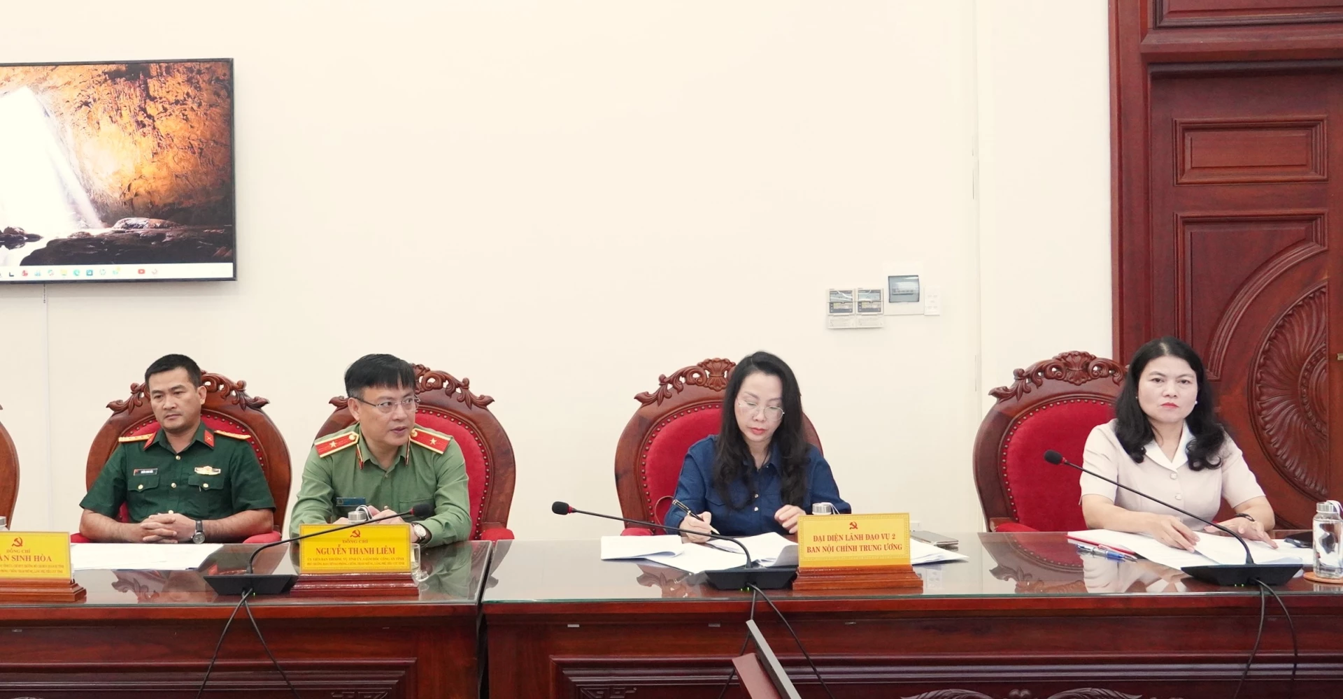 Đại biểu tham dự phiên họp - Ảnh: Q.V