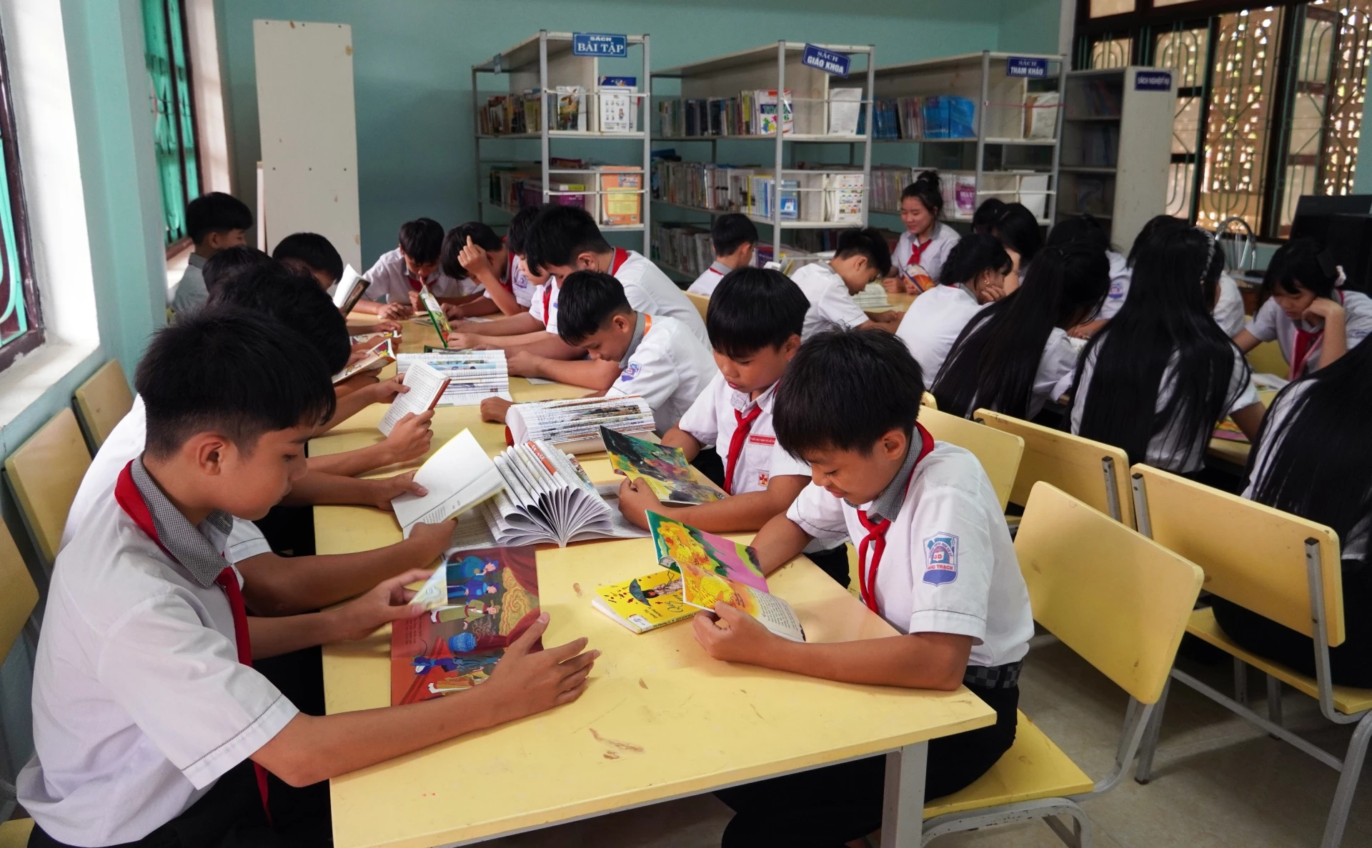 Trường THCS Phúc Trạch chú trọng xây dựng môi trường giáo dục lành mạnh, thân thiện, tạo điều kiện để mỗi học sinh được phát triển toàn diện cả về tri thức lẫn kỹ năng sống - Ảnh: L.Chi