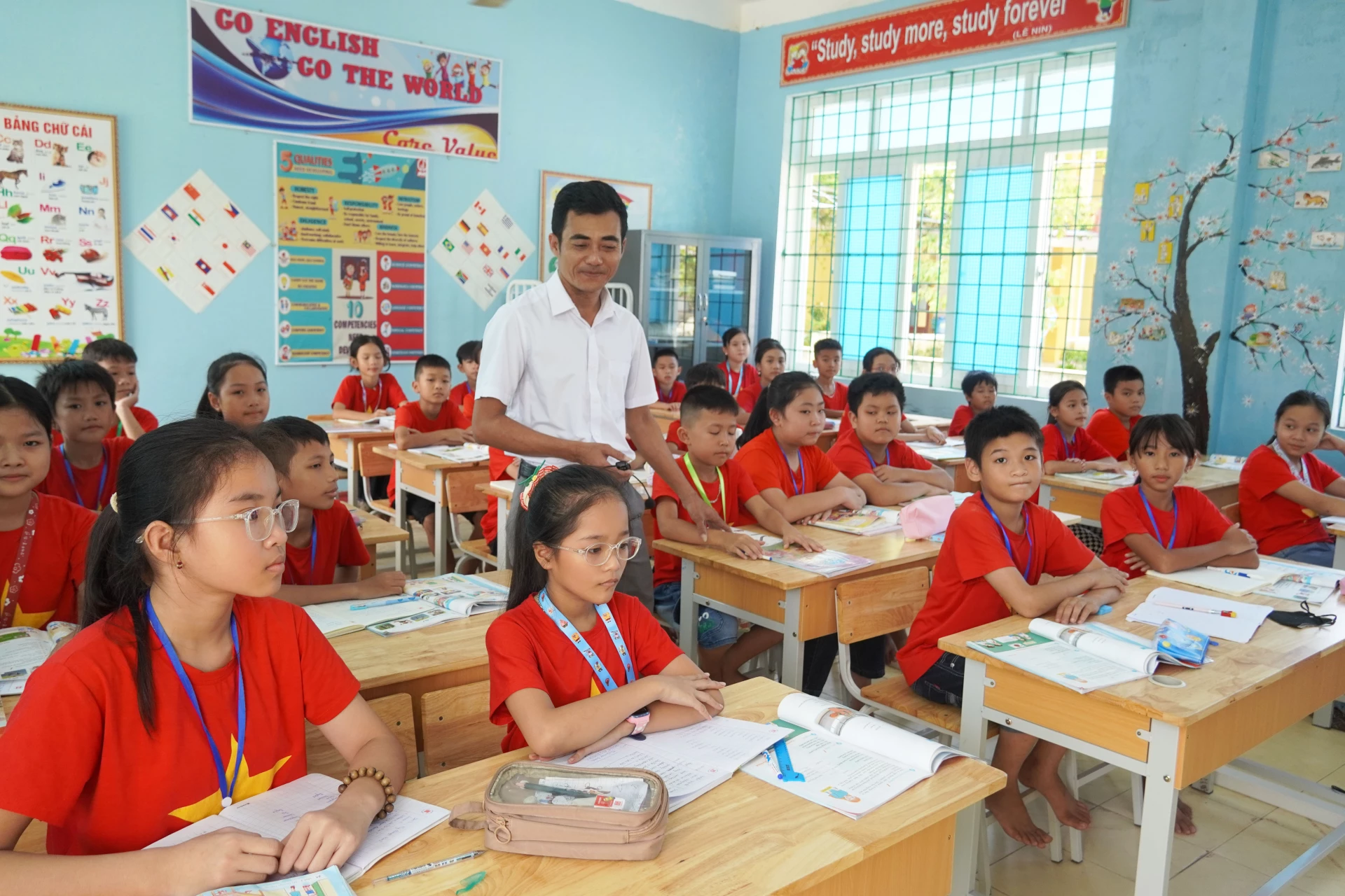 Đổi mới phương pháp dạy học môn tiếng Anh là hoạt động được các nhà trường hết sức chú trọng - Ảnh: Nh.V