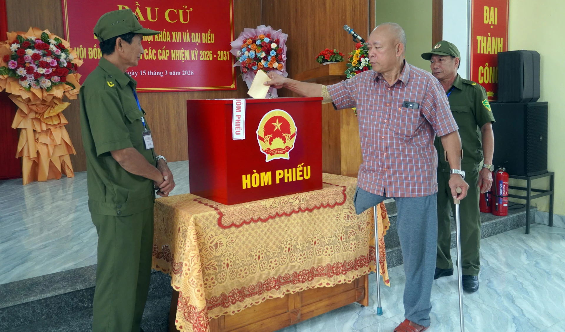 Ông Hồ Văn Dũng gương mẫu tham gia bầu cử đại biểu Quốc hội khóa XVI và đại biểu HĐND các cấp nhiệm kỳ 2026-2031-Ảnh: N.M