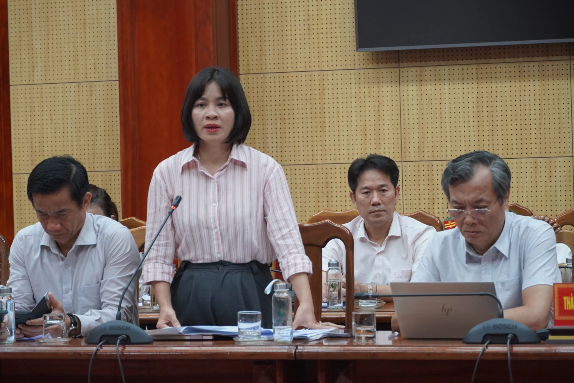 Đại biểu thảo luận tại cuộc họp - Ảnh: HL