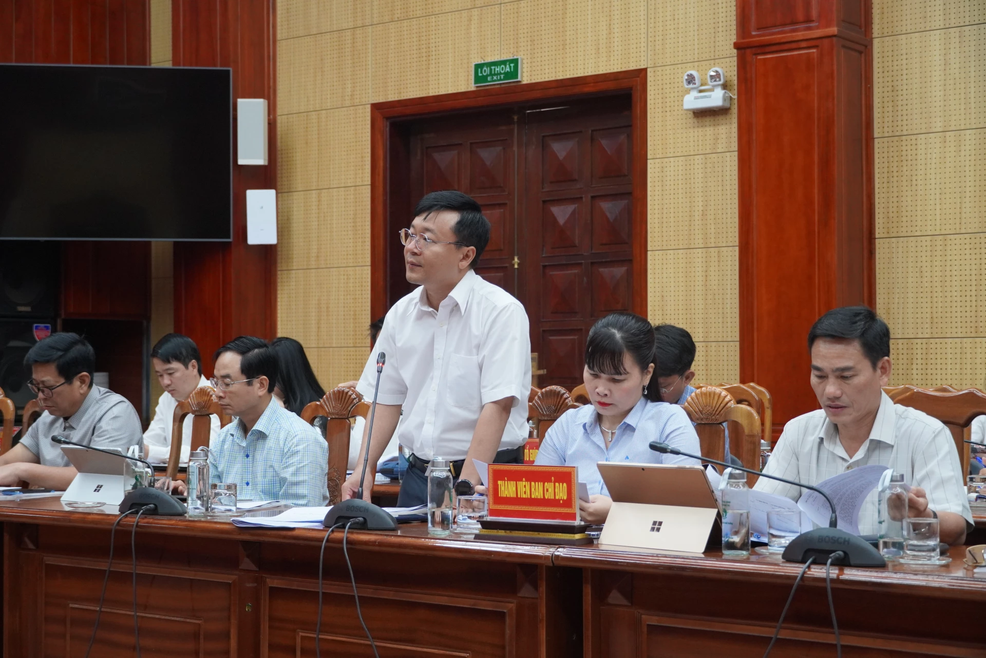 Đại biểu thảo luận tại cuộc họp - Ảnh: HL