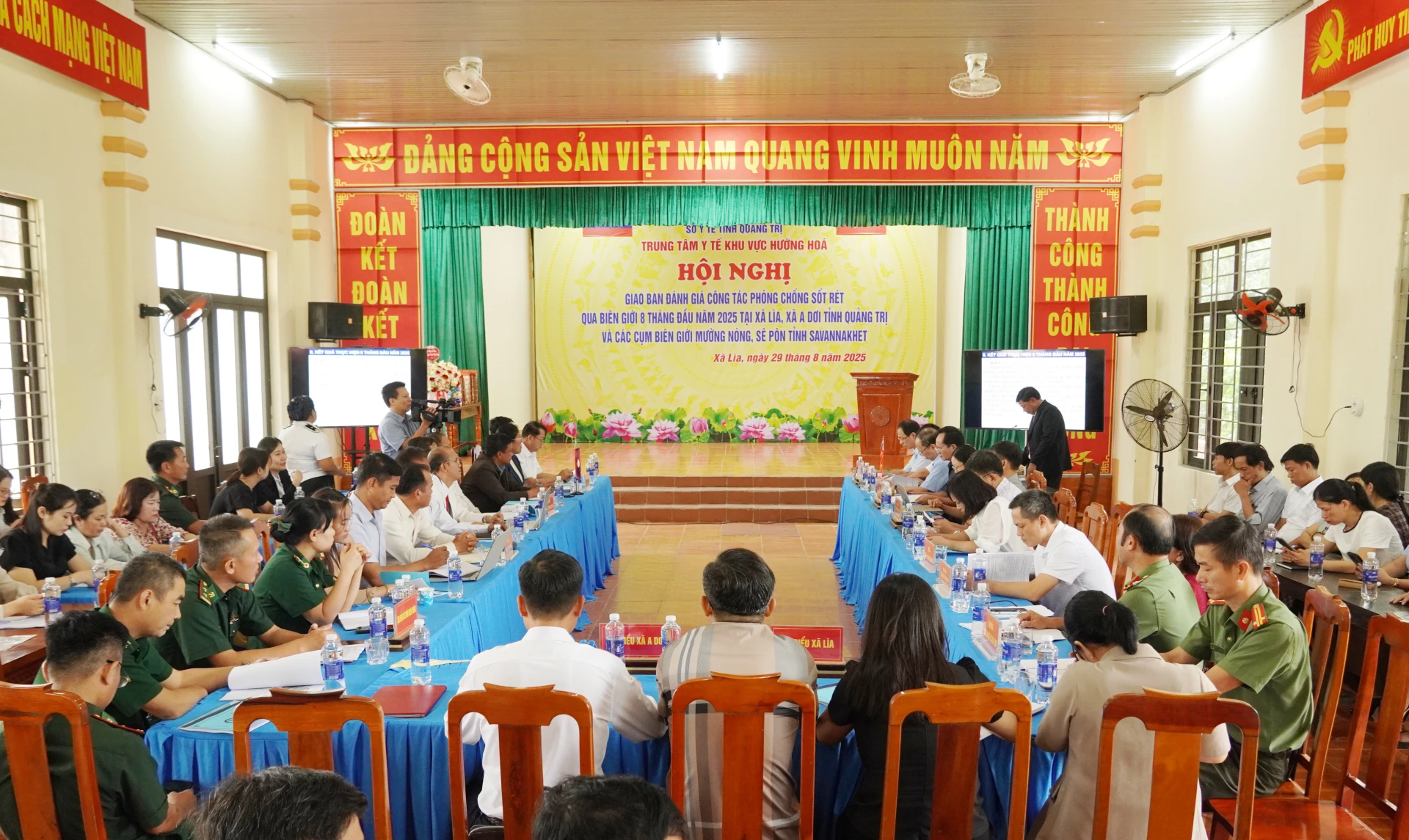 Một trong những giải pháp then chốt là đẩy mạnh hợp tác với nước bạn Lào trong kiểm soát bệnh sốt rét tại khu vực biên giới hai nước - Ảnh: H.L