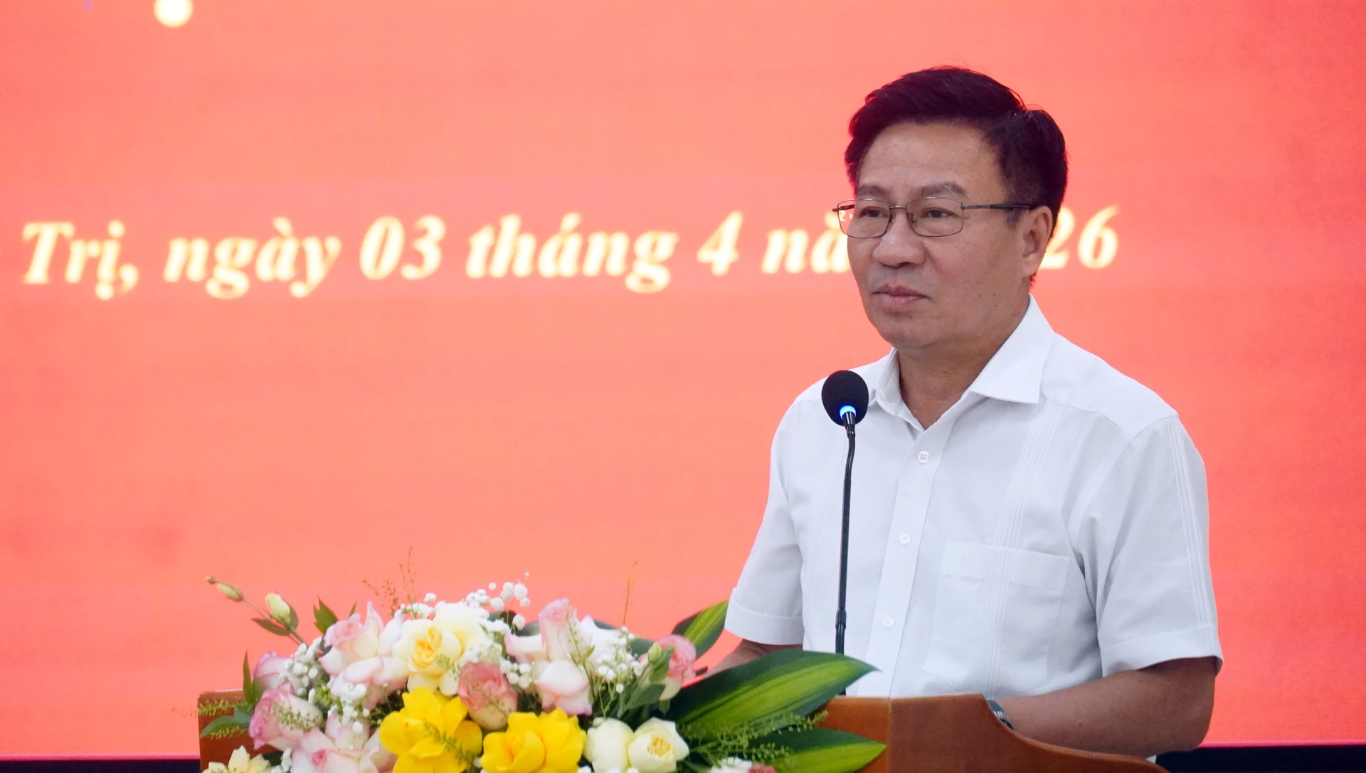 Đồng chí Nguyễn Lương Bình, Ủy viên Ban Thường vụ, Trưởng Ban Tổ chức Tỉnh ủy, Phó Bí thư Thường trực Đảng ủy CCQ Đảng tỉnh điều hành thảo luận - Ảnh: N.M