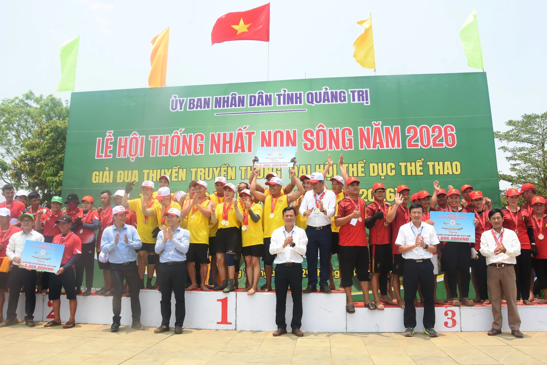 Trao giải hỗn hợp - Ảnh: ĐV