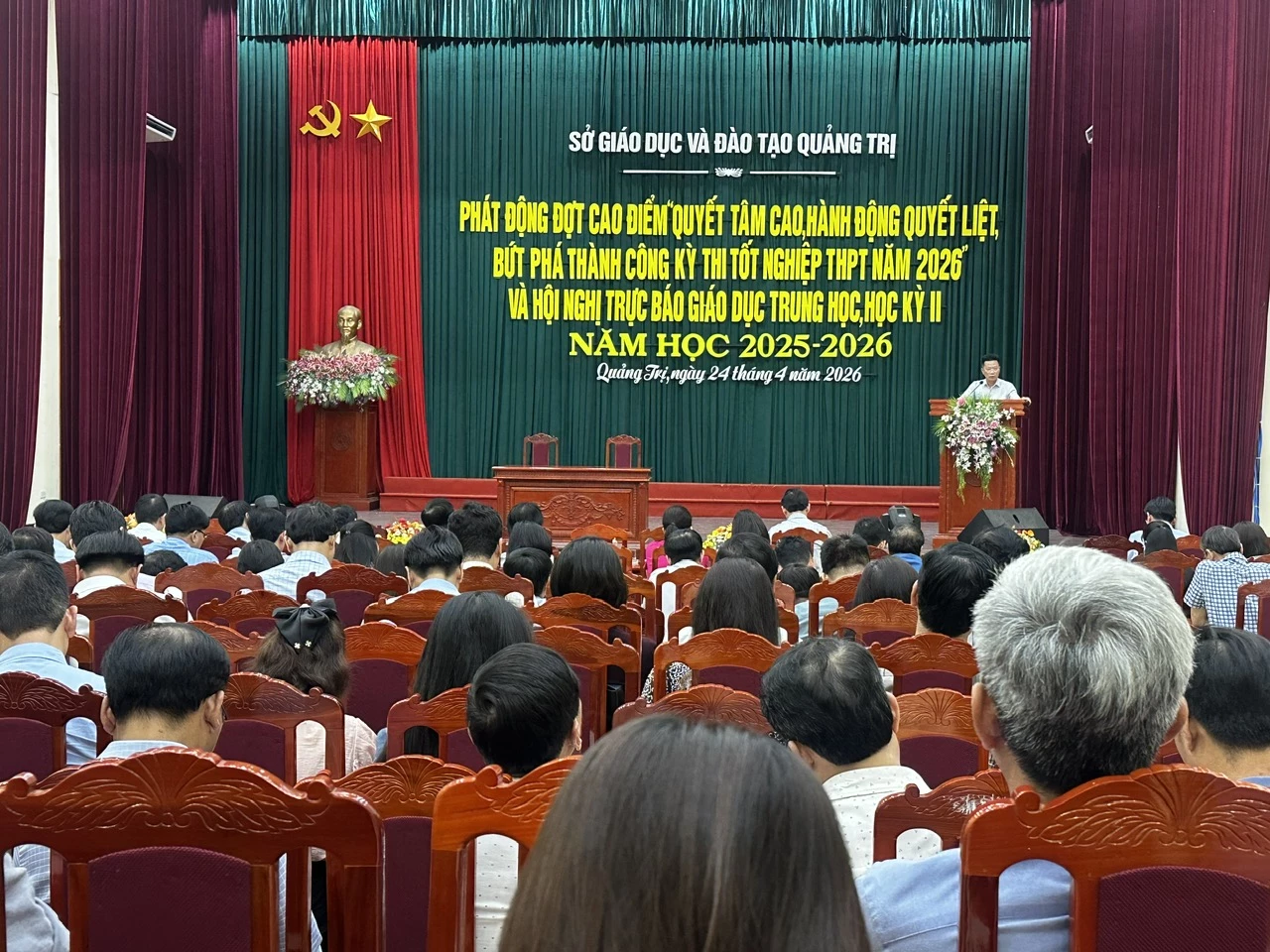 Lãnh đạo sở GD - ĐT  phổ biến một số quy định mới tại kỳ thi sắp tới. Ảnh: Viêt Anh