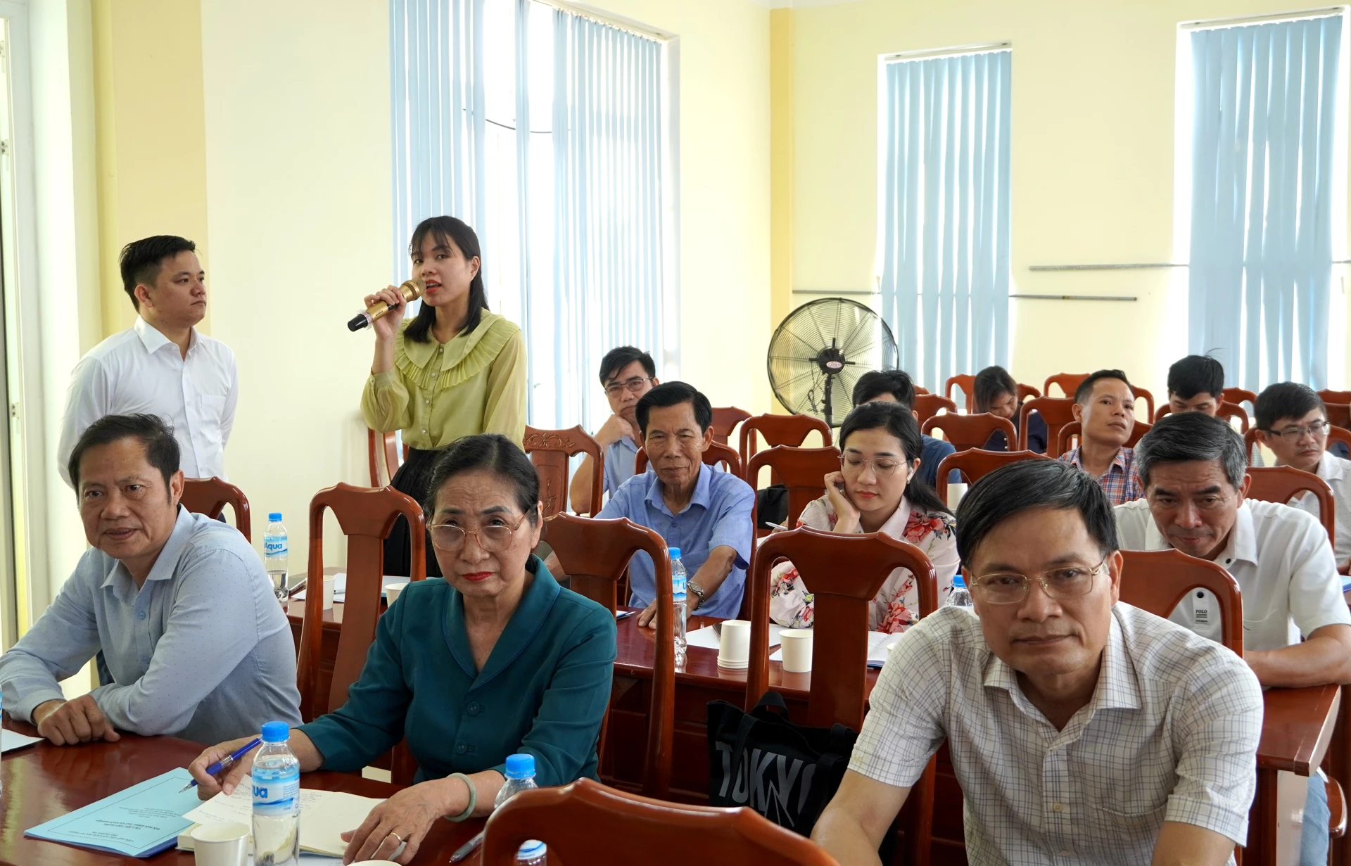 Các học viên trao đổi, chia sẻ ý tưởng - Ảnh: H.Tr.