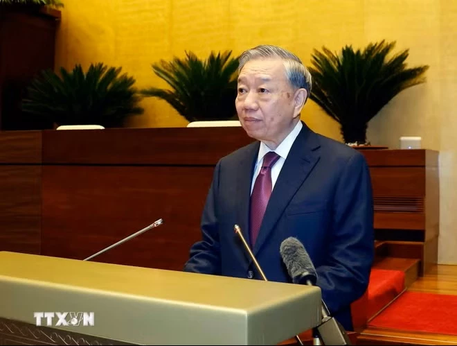 Tổng Bí thư, Chủ tịch nước Tô Lâm phát biểu chỉ đạo tại Hội nghị toàn quốc nghiên cứu, học tập, quán triệt và triển khai thực hiện Nghị quyết Hội nghị lần thứ hai Ban Chấp hành Trung ương Đảng khóa XIV ngày 13/4/2026. (Ảnh: Thống Nhất/TTXVN)