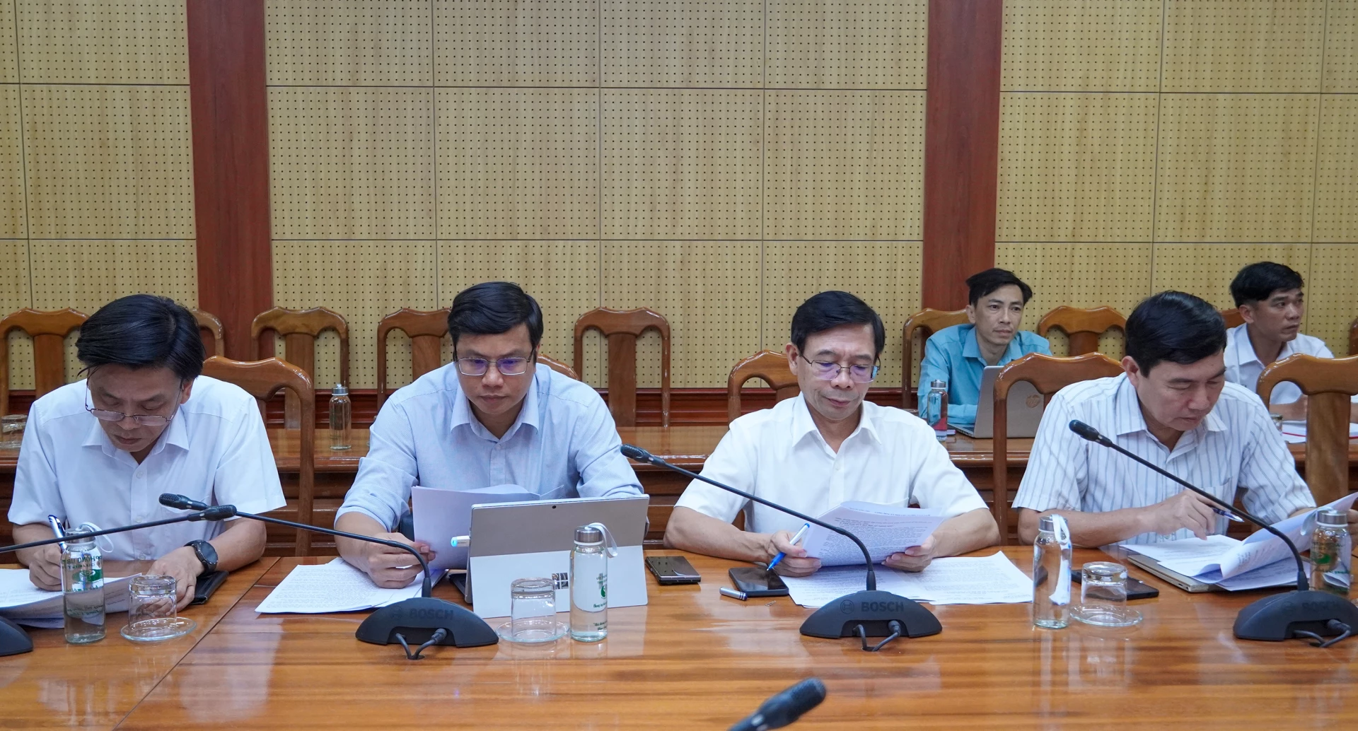 Các đại biểu tham dự cuộc họp - Ảnh: N.H