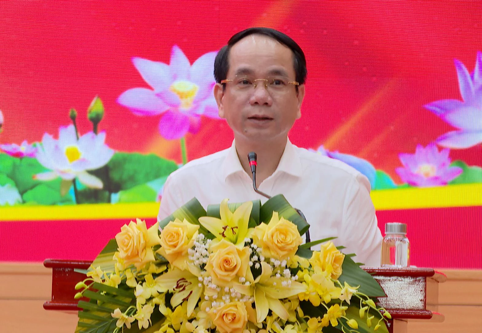 Đồng chí Bí thư Đảng ủy phường Đồng Hới Phan Mạnh Hùng phát biểu kết luận tại hội nghị - Ảnh: H.Tr.