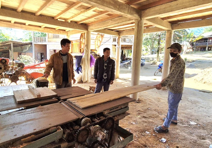 Góp sức trẻ dựng xây vùng cao ấm no