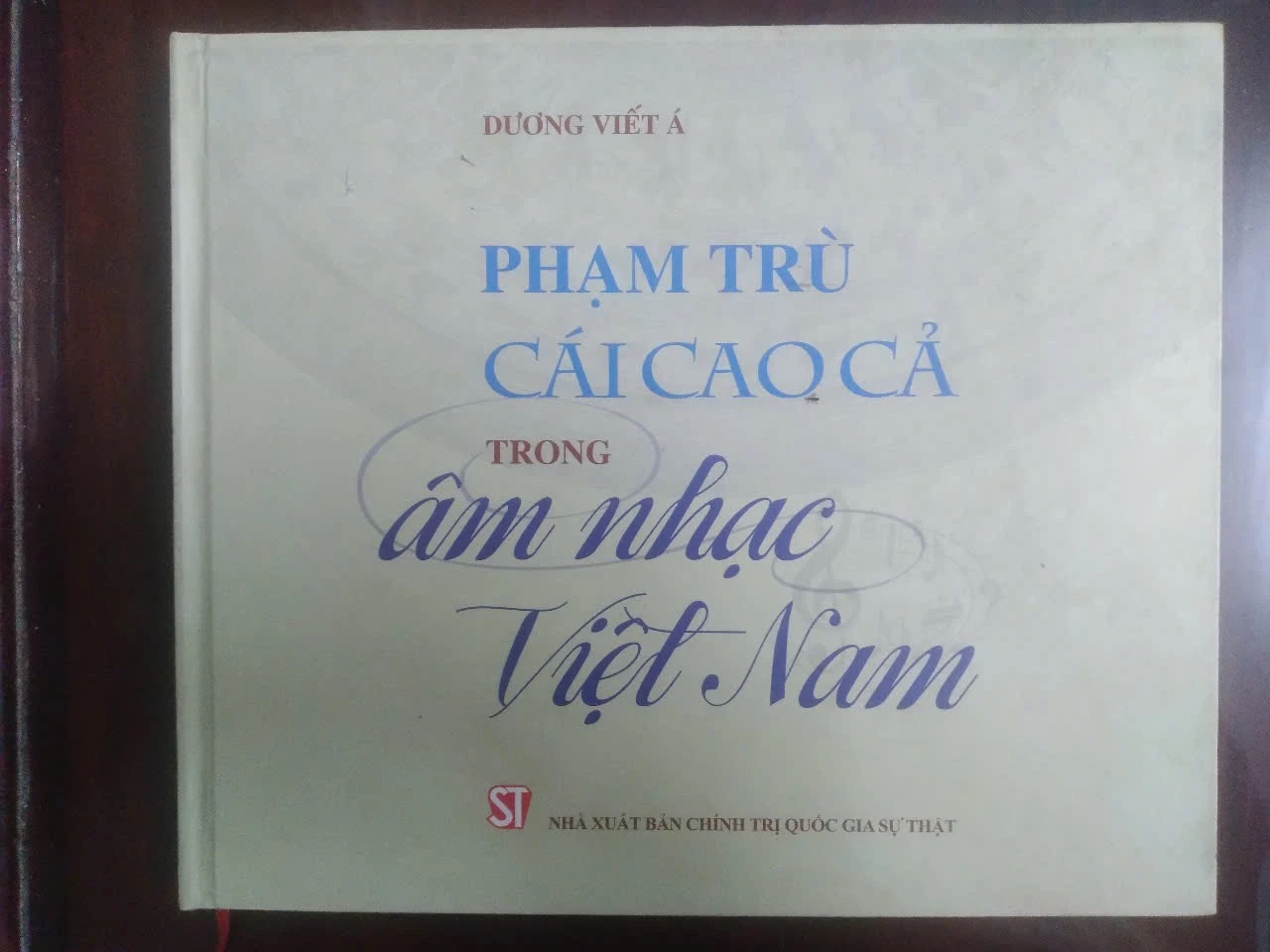 Giáo trình Mỹ học Âm nhạc của tác giả Dương Viết Á -Ảnh: D.V.C
