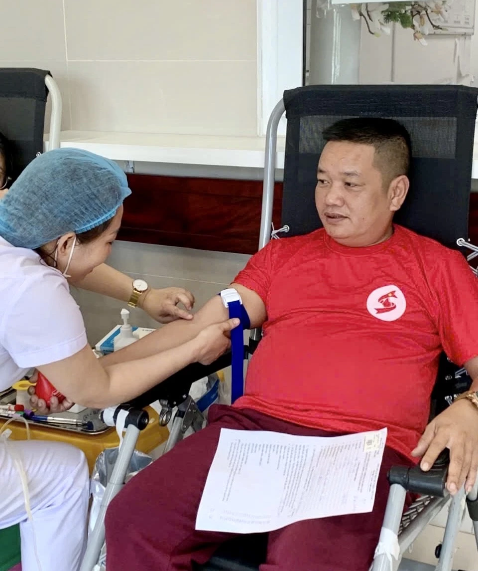 Từ năm 2009 đến nay, anh Ngô Dũng Cường đã có 39 lần tham gia hiến máu tình nguyện - Ảnh: NVCC