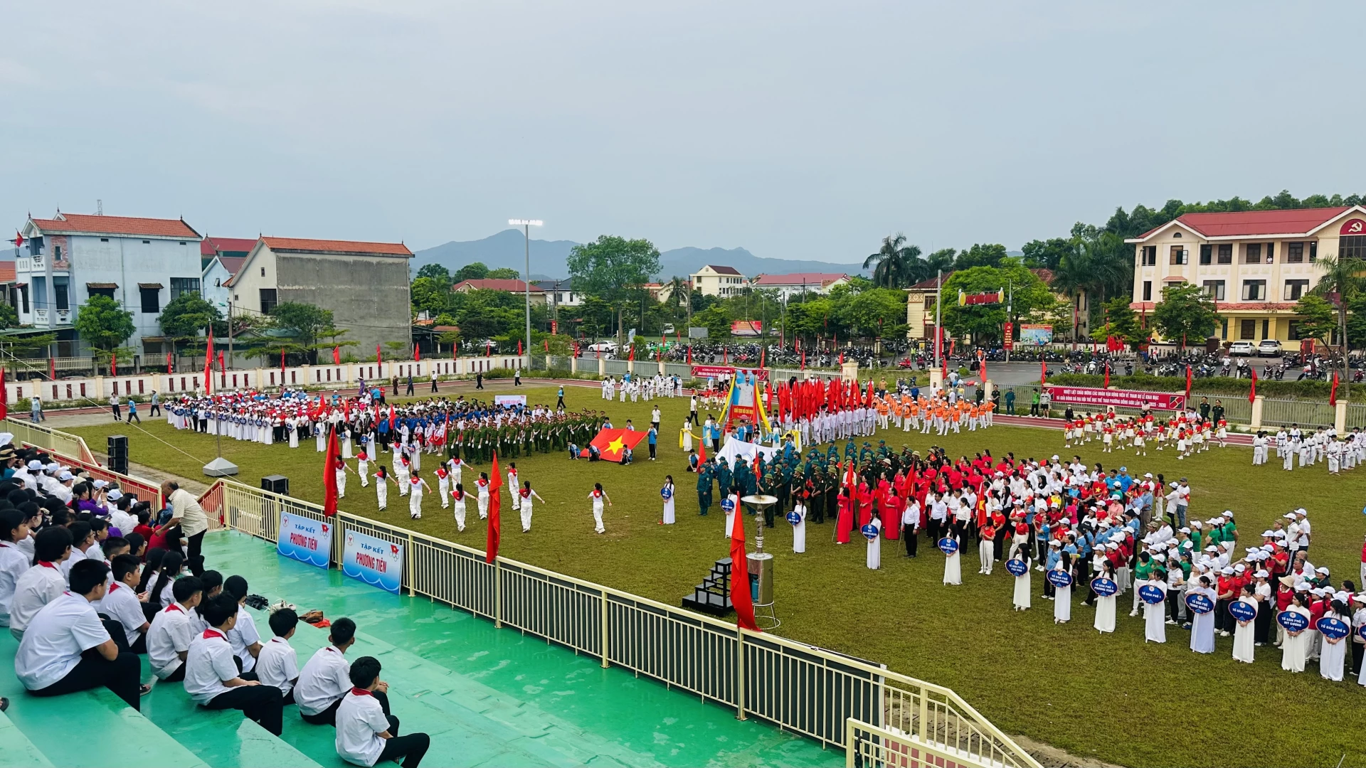 Quang cảnh buổi lễ khai mạc - Ảnh: B.N