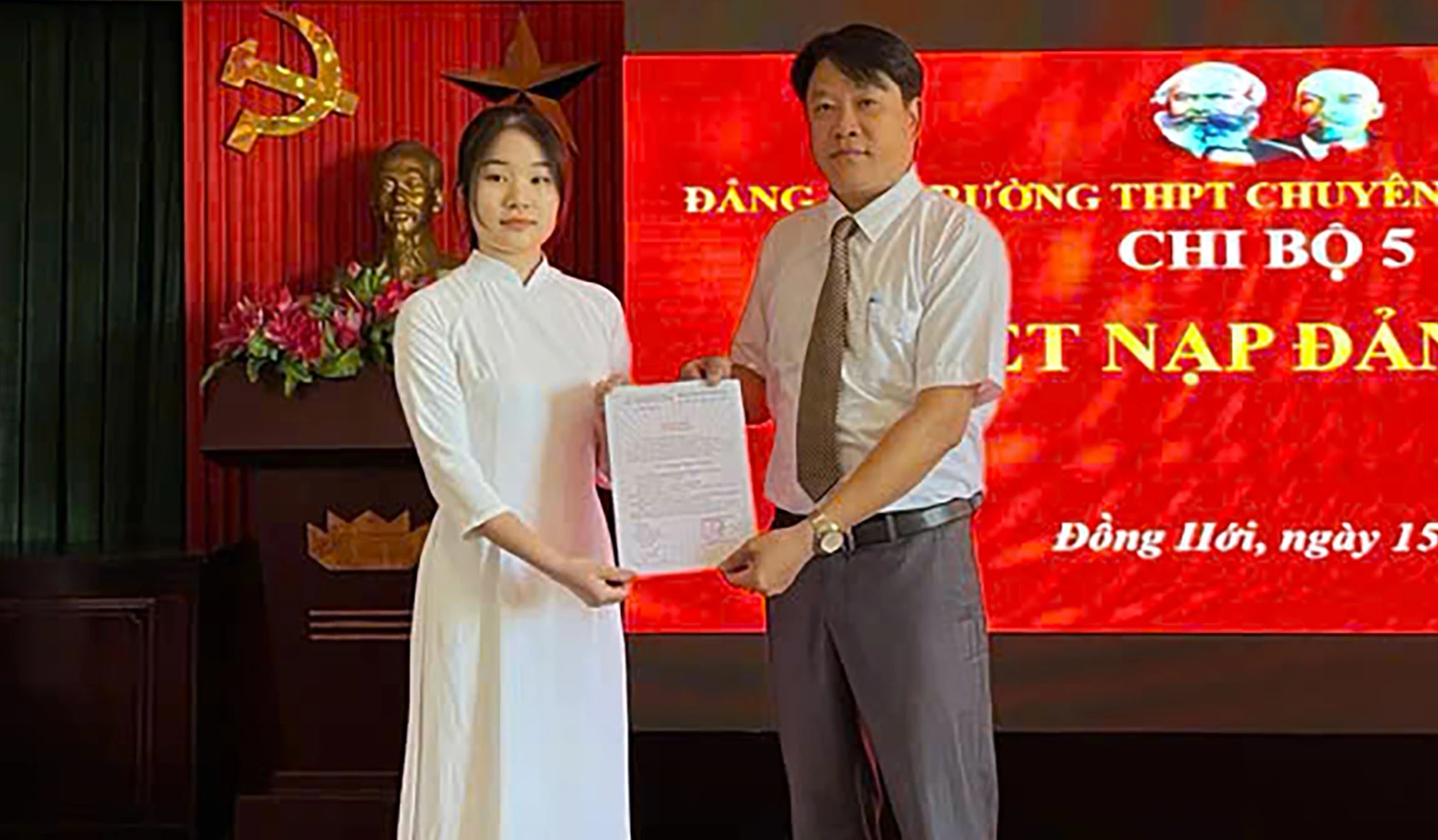 Trường THPT chuyên Võ Nguyên Giáp làm tốt công tác phát triển Đảng trong học sinh, góp phần tăng cường sức trẻ cho tổ chức Đảng - Ảnh: N.M