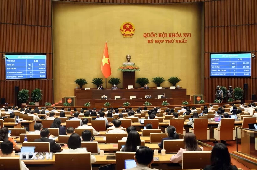 Quốc hội biểu quyết thông qua việc điều chỉnh, bổ sung Chương trình kỳ họp thứ Nhất, Quốc hội khóa XVI. (Ảnh: An Đăng/TTXVN)