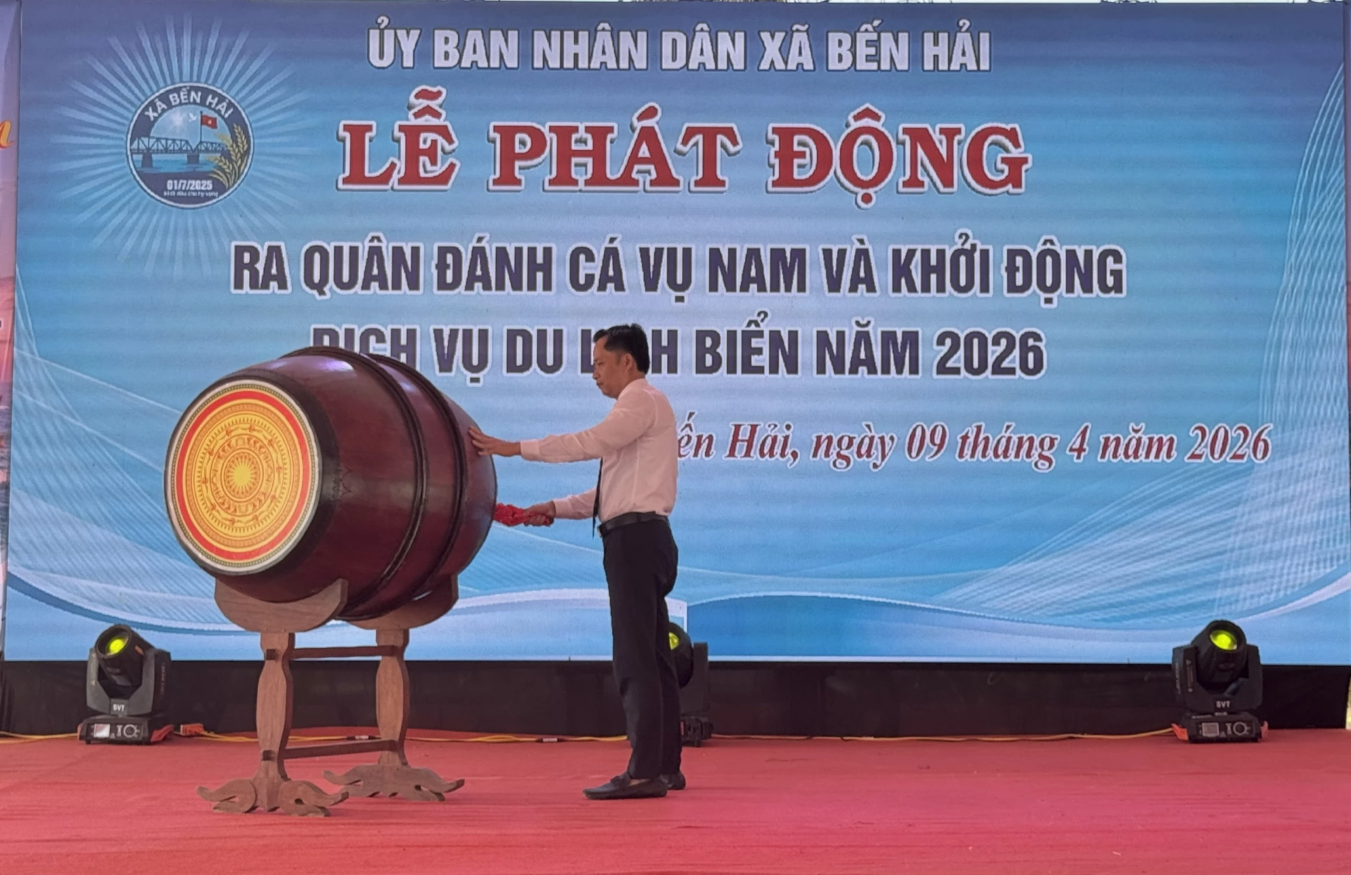 Lãnh đạo xã Bến Hải phát động ra quân đánh cá vụ Nam và khởi động du lịch biển - Ảnh: MT