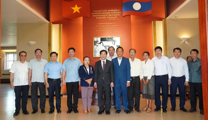 Đoàn công tác tỉnh Quảng Trị thăm Khu lưu niệm Chủ tịch Hồ Chí Minh ở tỉnh Khăm Muồn