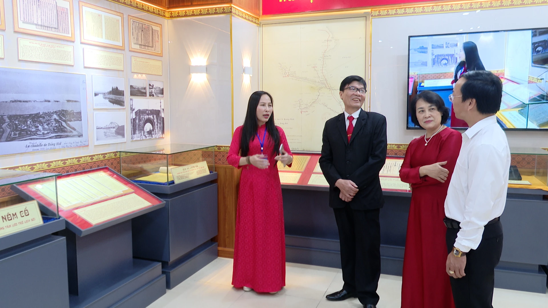 Không gian trưng bày tài liệu, lư liệu lịch sử tại Trung tâm Lưu trữ lịch sử tỉnh Quảng Trị -Ảnh: Q.N