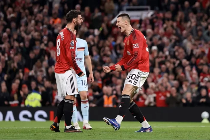 Đánh bại Brentford, M.U tiến gần tấm vé dự Champions League