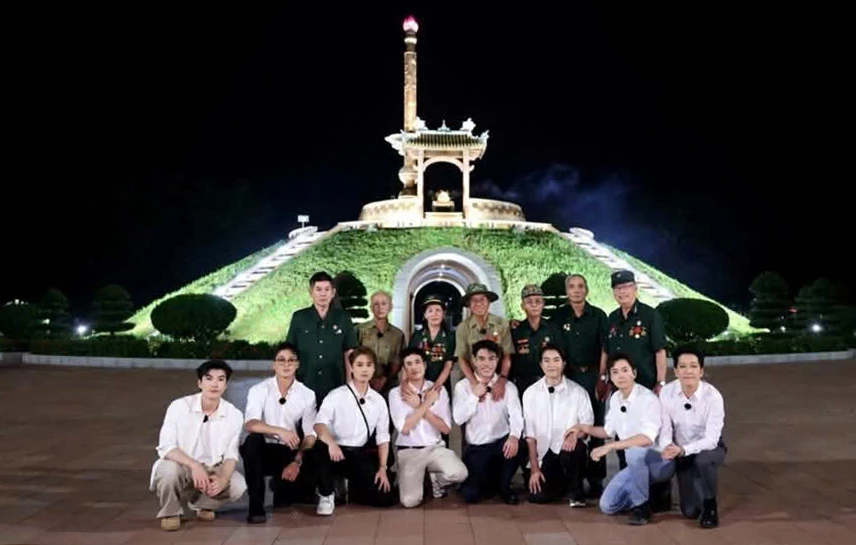 Khách du lịch tham gia chương trình “2 ngày 1 đêm” và hành trình khám phá “vùng đất lửa” Quảng Trị - Ảnh: Visit Quang Tri