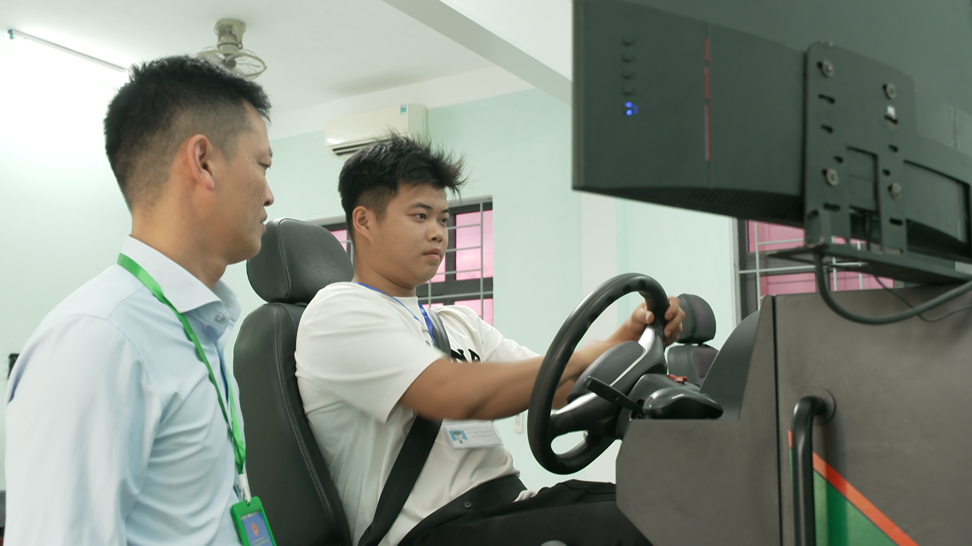 Trường trung cấp nghề Giao thông vận tải tỉnh đẩy mạnh chuyển đổi số, đưa cabin điện tử vào giảng dạy - Ảnh: T.H