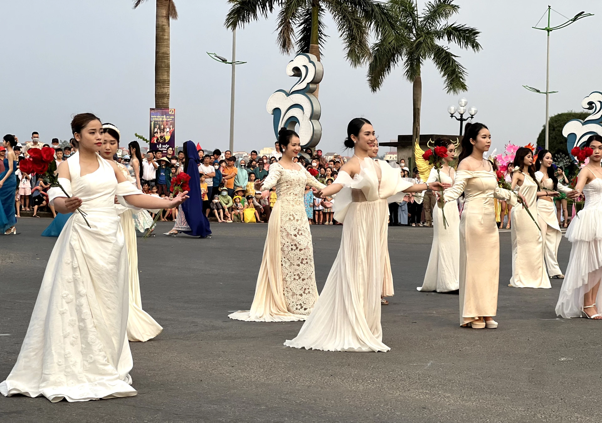 Các hoạt động sẽ được phường Đồng Hới duy trì trong mùa du lịch biển - Ảnh: H.Tr