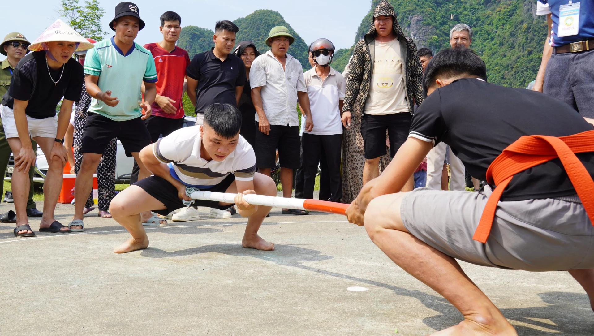 Vận động viên tham gia thi đấu môn đẩy gậy, không chỉ cần sức khỏe mà còn cần có nhiều kinh nghiệm thi đấu - Ảnh: C.H