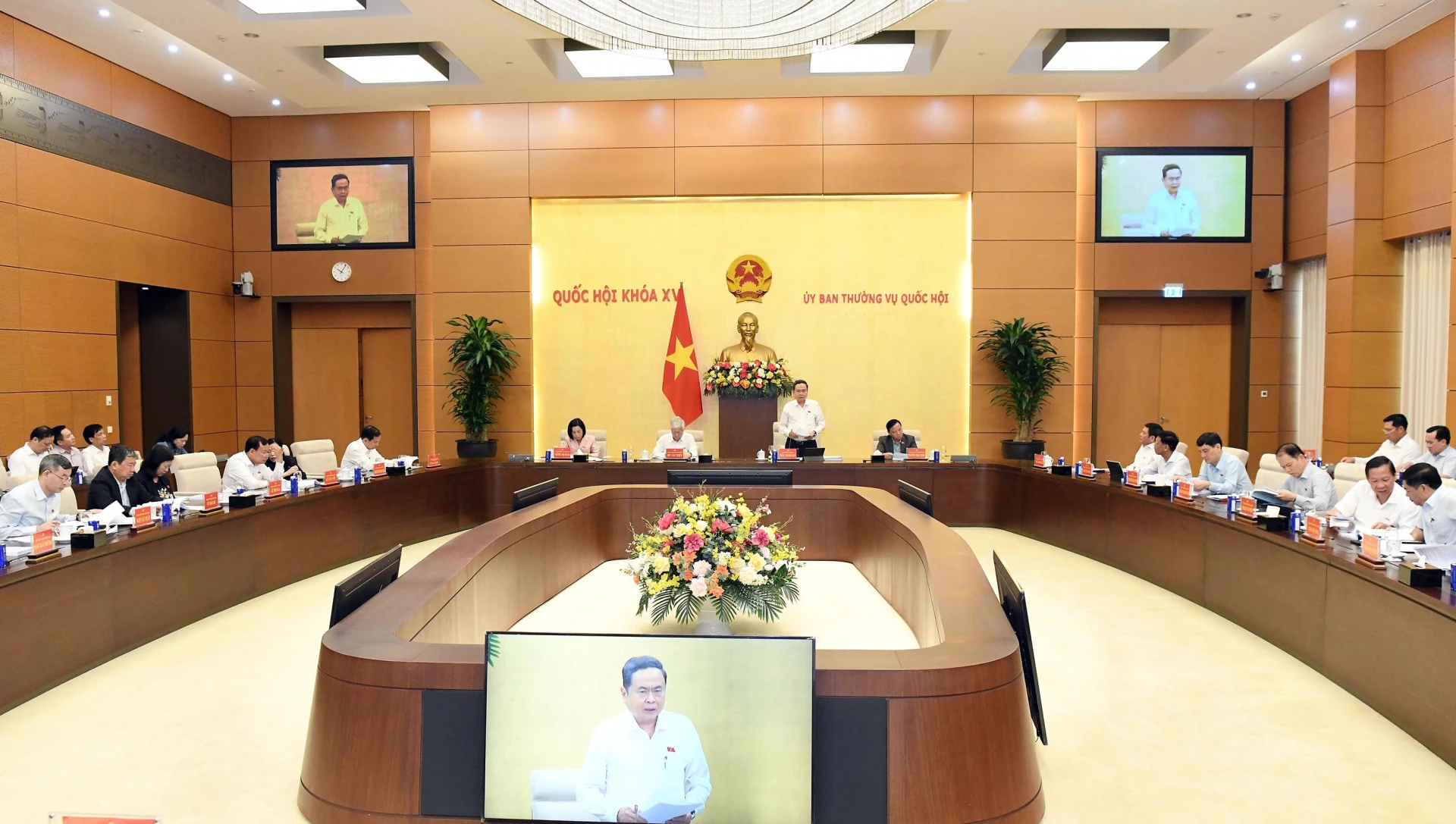 Quang cảnh hội nghị Ban Thường vụ Đảng ủy Quốc hội với lãnh đạo Tổ đảng Đoàn ĐBQH các tỉnh, thành phố trực thuộc Trung ương - Ảnh: Báo ĐBND