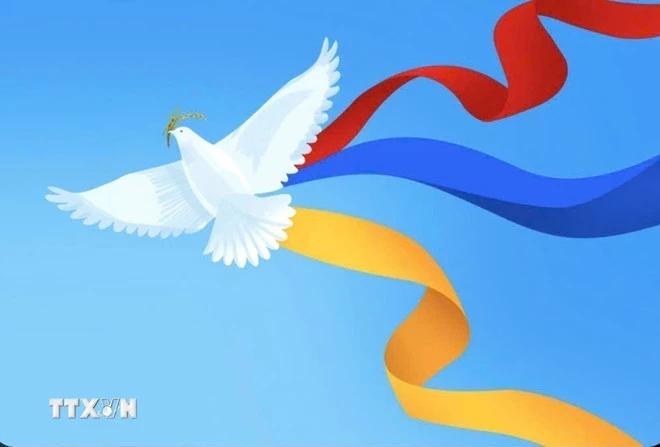 Hình tượng chủ đạo của Bộ nhận diện là chim bồ câu, biểu trưng quốc tế của hòa bình, ngậm bông lúa và mang theo ba dải lụa đa sắc. (Ảnh: TTXVN phát)