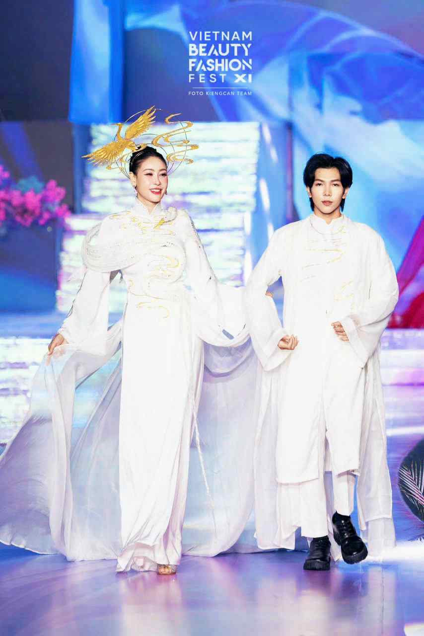 Những bộ trang phục ấn tượng đã giúp Nguyễn Hải tỏa sáng trên nhiều sân khấu - Ảnh: NVCC