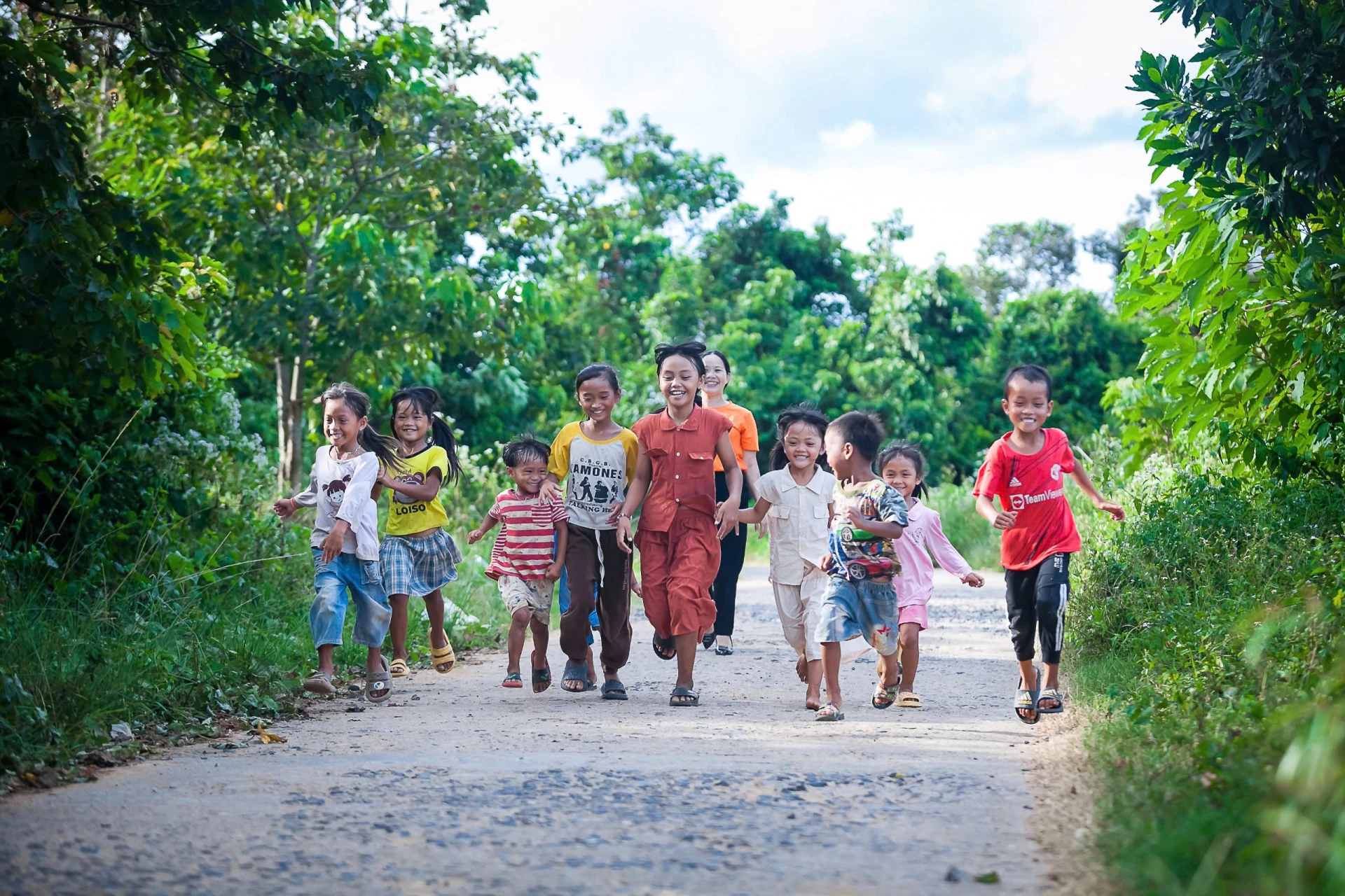 Sự chung tay của World Vision International tại Việt Nam đã góp phần giúp trẻ em vùng dự án nhân lên những niềm vui - Ảnh: Q.H