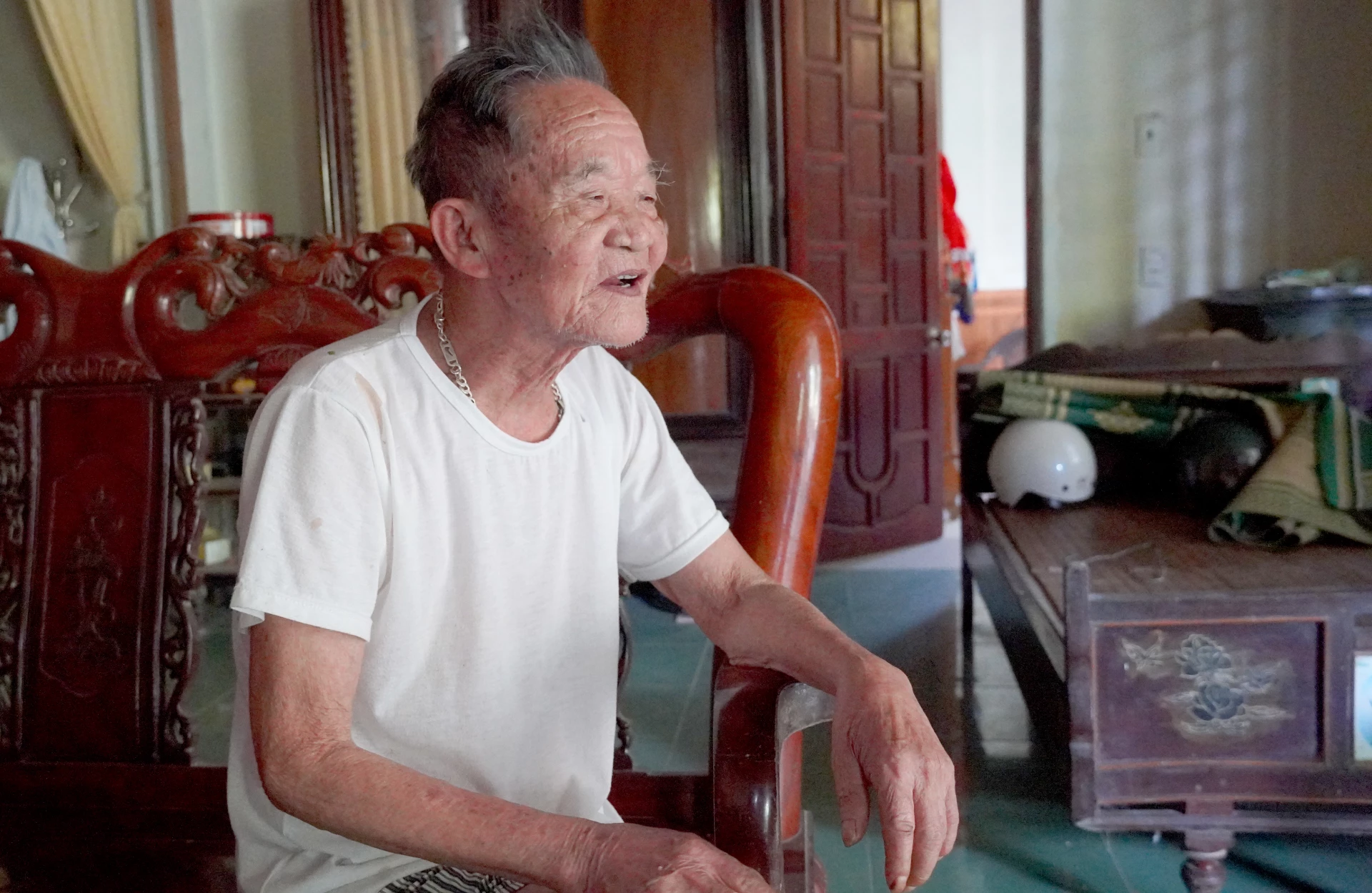 Cụ Lê Mậu Xiêm dù ở tuổi 92 nhưng vẫn nhớ mãi chuyến thăm lịch sử của đồng chí Lê Duẩn cách đây hơn 50 năm - Ảnh: M.N