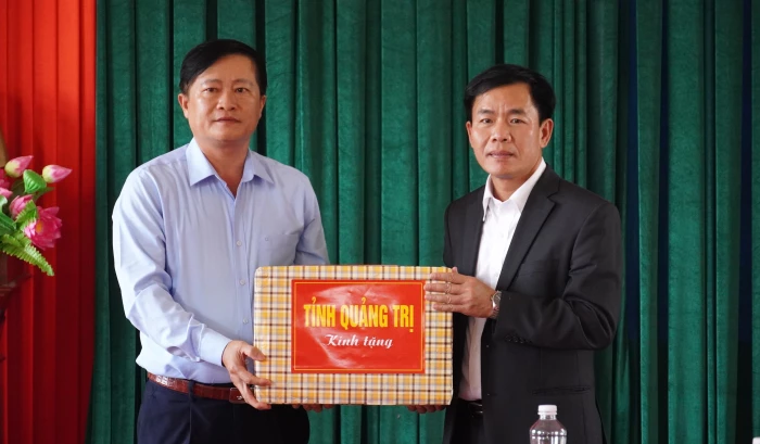 Đồng chí Bí thư Tỉnh ủy thăm, động viên Đội 589, Bộ Chỉ huy Quân sự tỉnh Quảng Trị