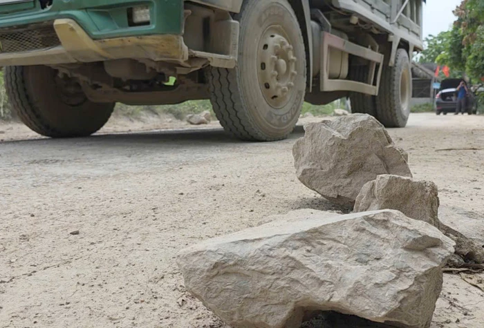 Hoạt động mỏ đá gây ô nhiễm môi trường và mất an toàn giao thông