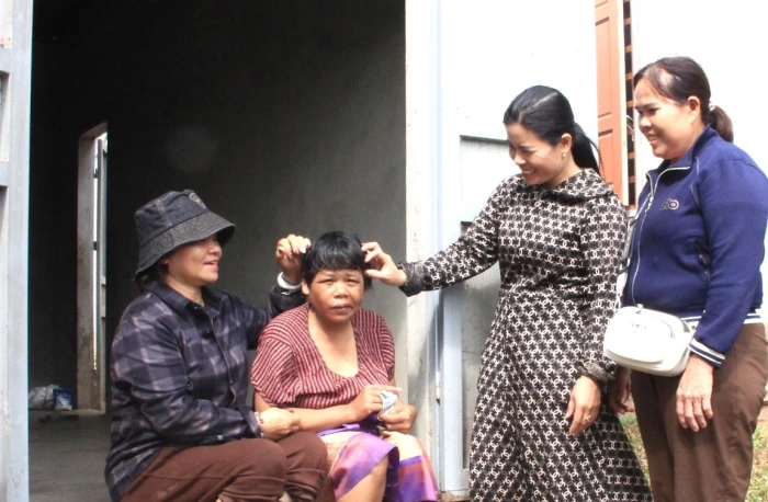 Tình người ở bản Ka Tăng