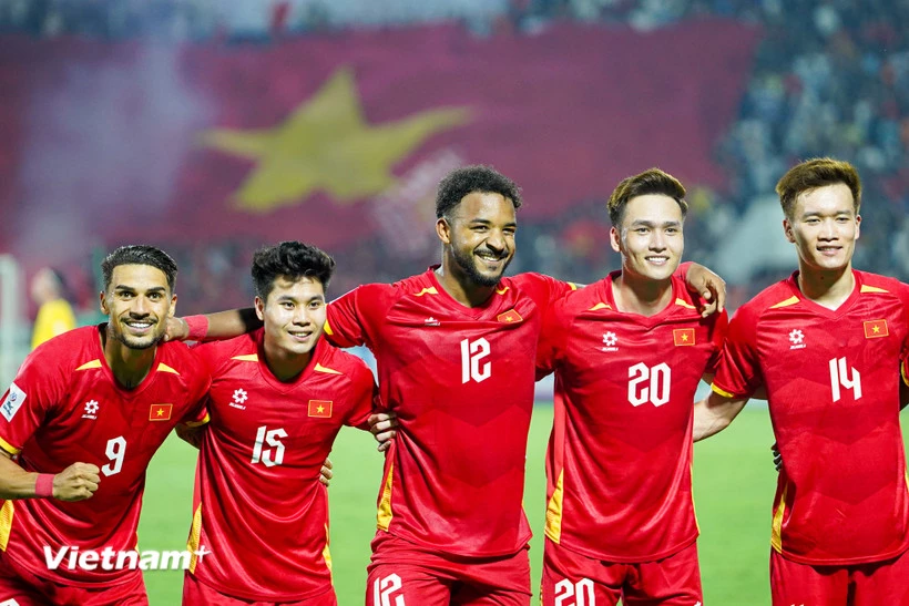 Đội tuyển Việt Nam trở lại top 100 thế giới.Đội tuyển Việt Nam trở lại top 100 thế giới.