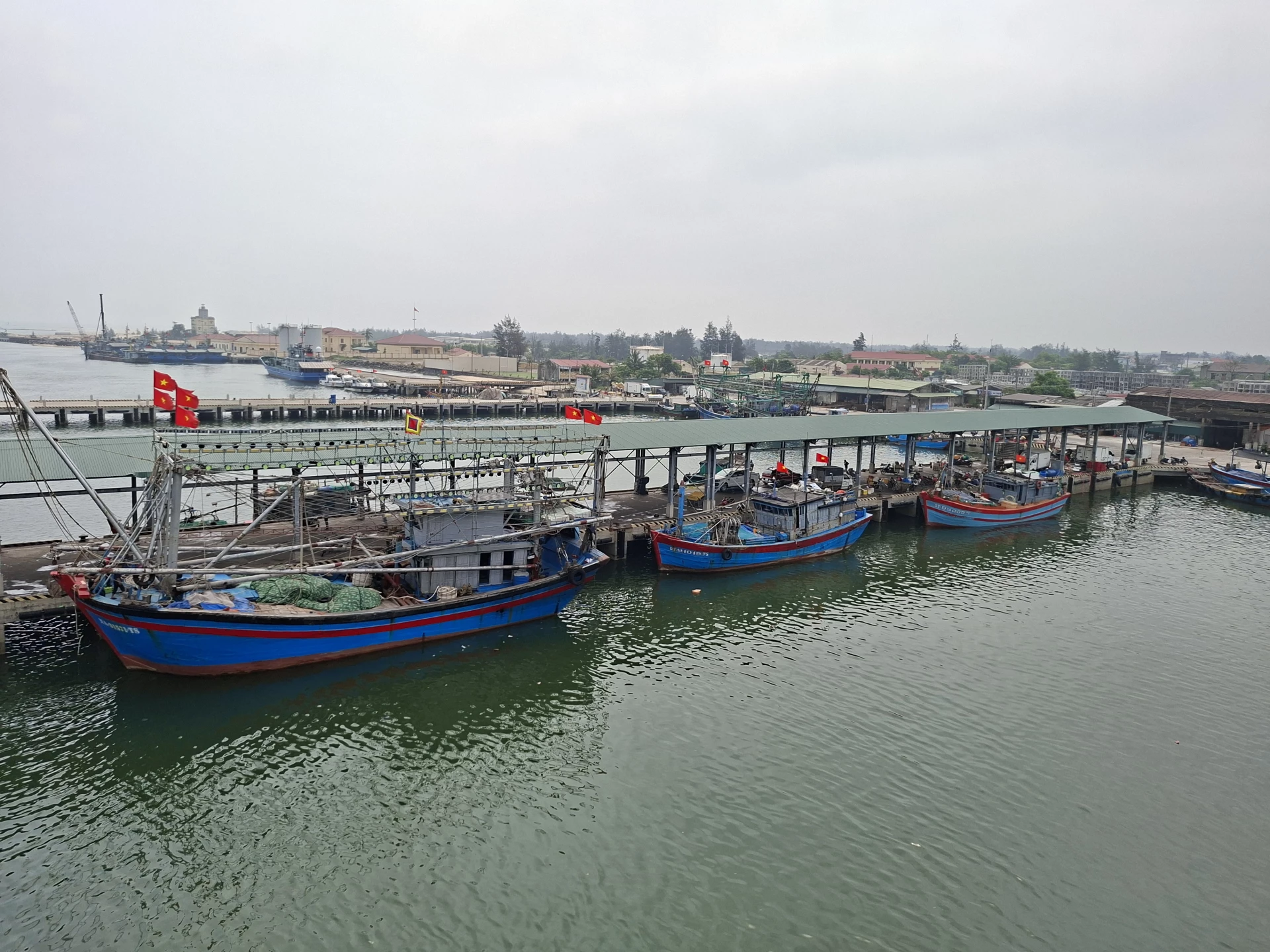 Cảng cá Cửa Việt hôm nay- Ảnh: N.V