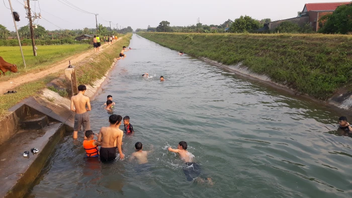 Khi trẻ em thiếu không gian vui chơi an toàn