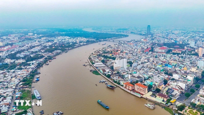 Sông Cần Thơ đổ ra sông Hậu tại bến Ninh Kiều. (Ảnh: Thanh Liêm/TTXVN)